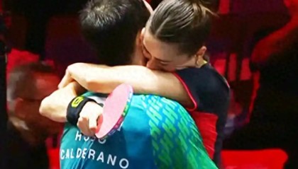 巴西情侣档甜蜜相拥！乒坛混双格局打破，混双离了老祖能走多远？|雨果|高桥|申裕斌|高桥布鲁娜|新加坡_新浪体育_新浪新闻